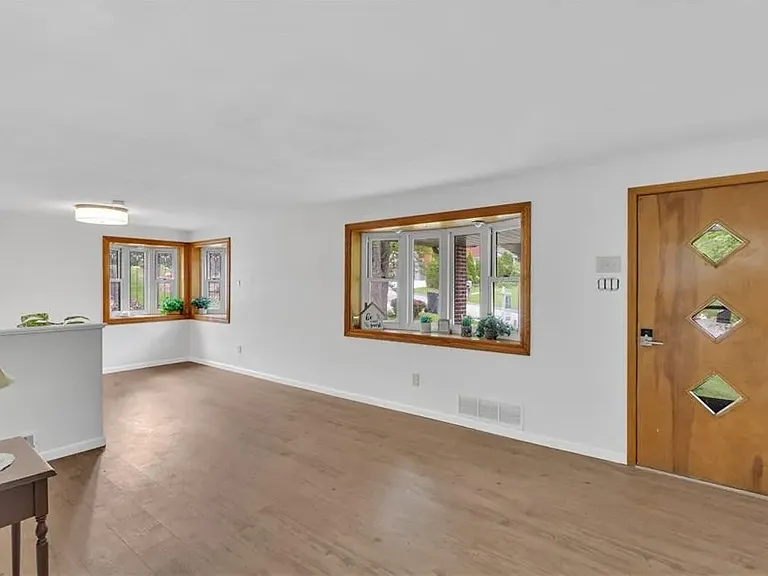 9830 Don Dr — Photo 5