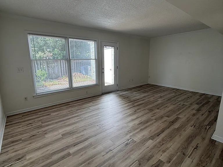 4912 Seabrook Ct — Photo 25