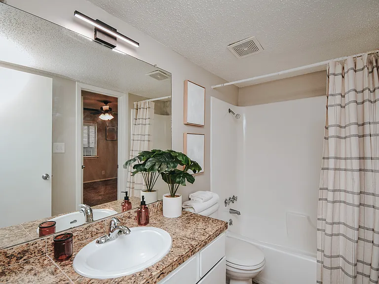 Parkwood Apartments — Photo 39