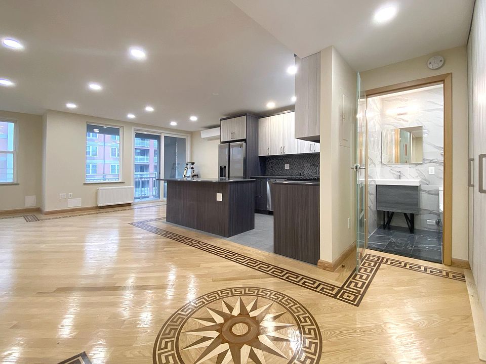 1st image of 105 Oceana Dr E #44