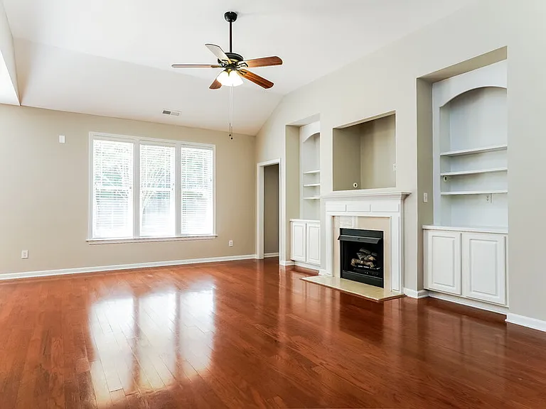 236 Haywood Ln — Photo 4