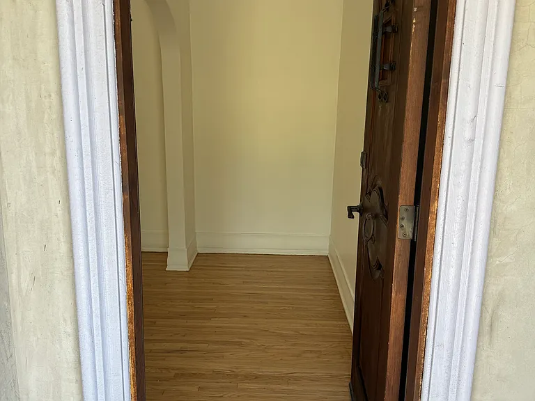 1042 S Hudson Ave #1/2 — Photo 3