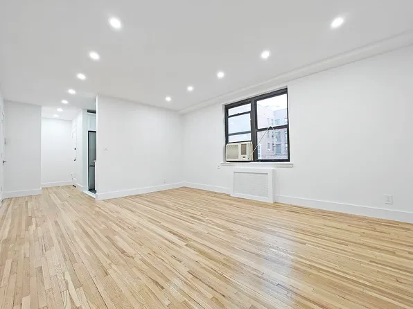 52-14 39th Ave #2A, Woodside, NY 11377