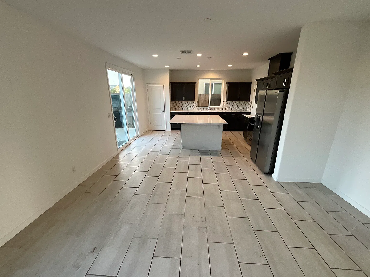 3 bed, 1908 sqft, $2,650 — Photo 3