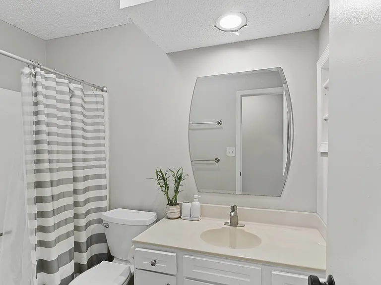 2304 Melrose Dr — Photo 15