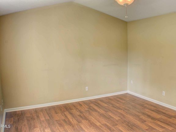 4th image of 62 Pelican St