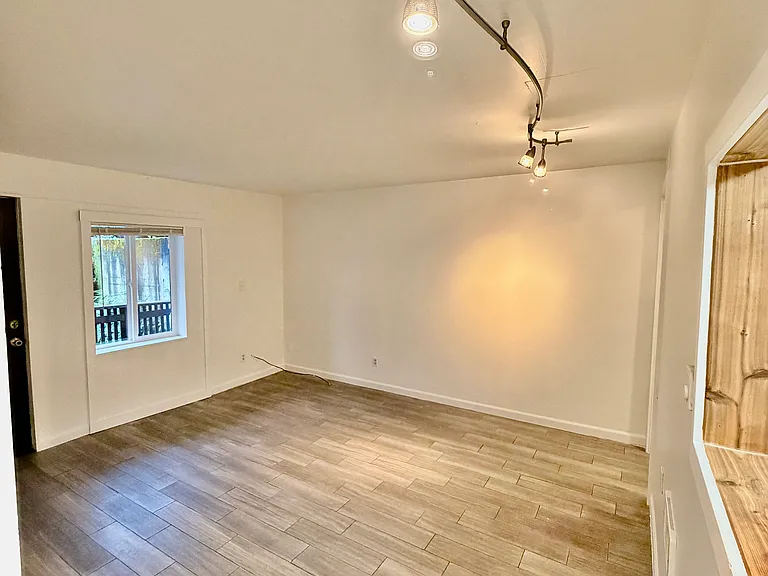 spacious 14' x 12' living room