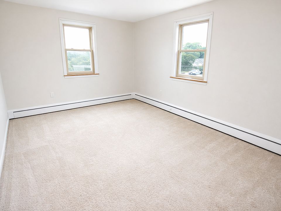 Hardwood 1 Bedroom (Unit 207)