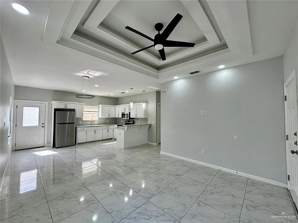 3 bed, 2.0 bath, 4320 sqft, $1,250 — Photo 2