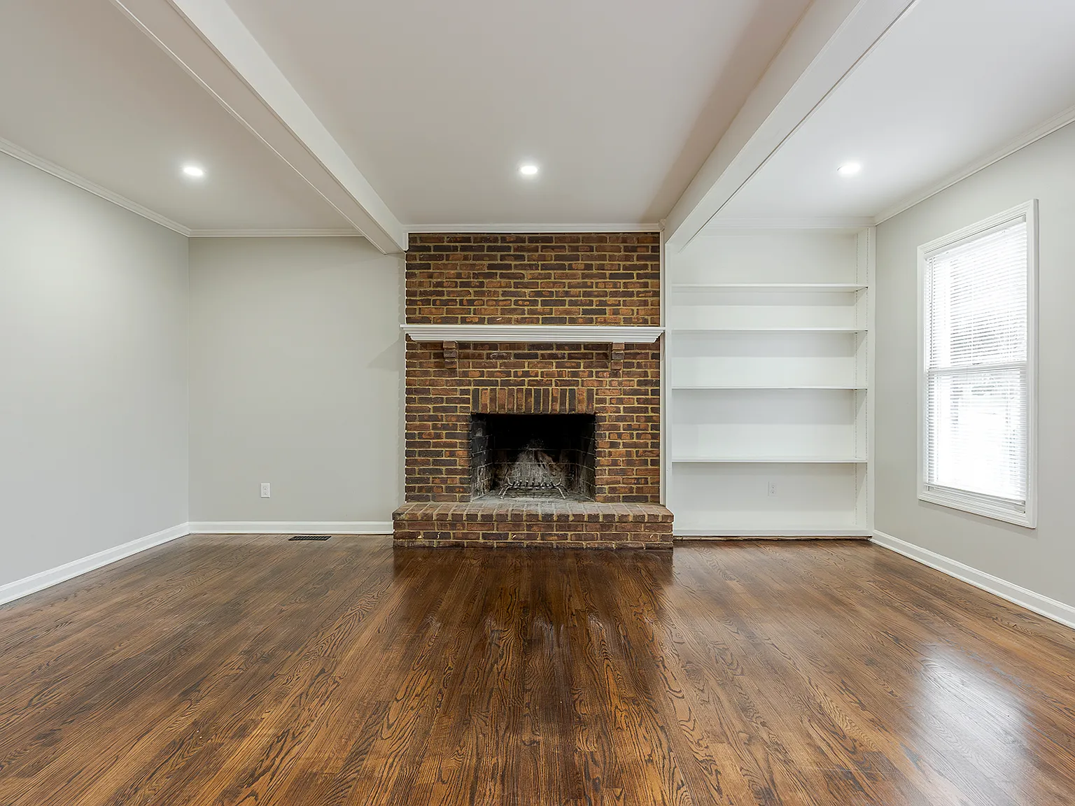 3 bed, 2.5 bath, 2136 sqft, $2,295 — Photo 4