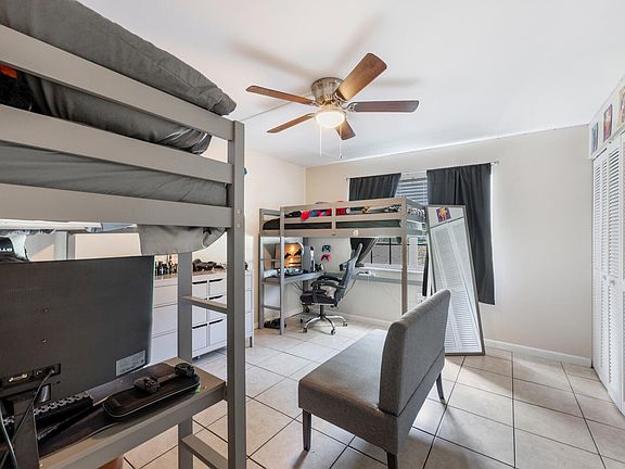 4th image of 4900 Biscayne Dr APT 12