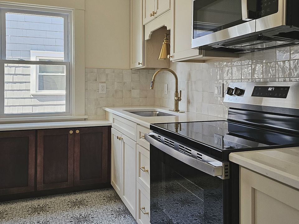 1st image of 148 Nassau Ave Floor 1