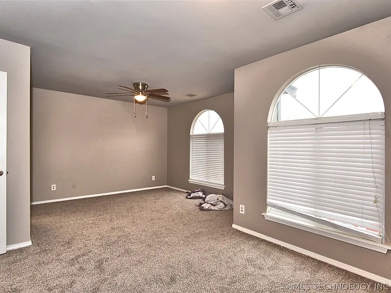 310 W K St — Photo 10