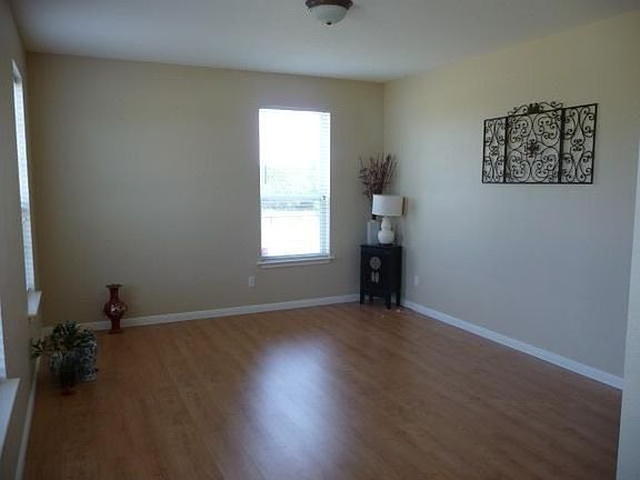 5th image of 119 Stable Oaks Dr