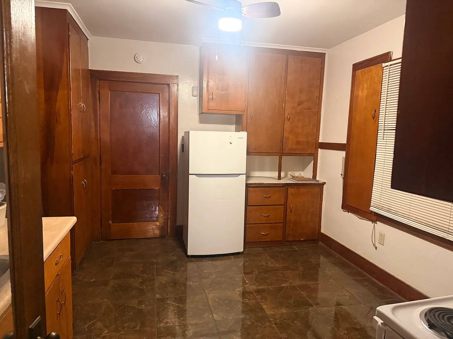 3 bed, 1121 sqft, $1,725 — Photo 3