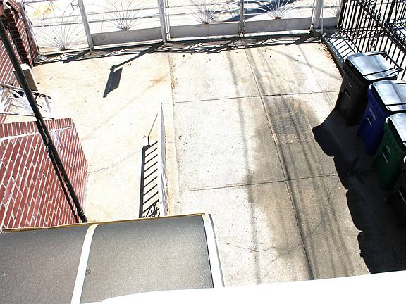 5th image of 2036 W 6th St