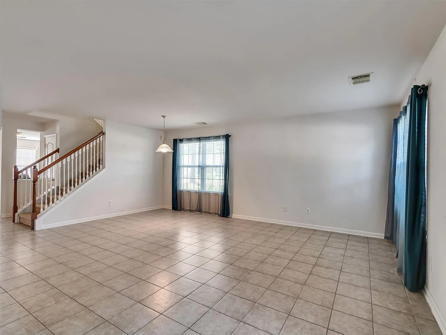 5 bed, 3.5 bath, 3360 sqft, $2,850 — Photo 4