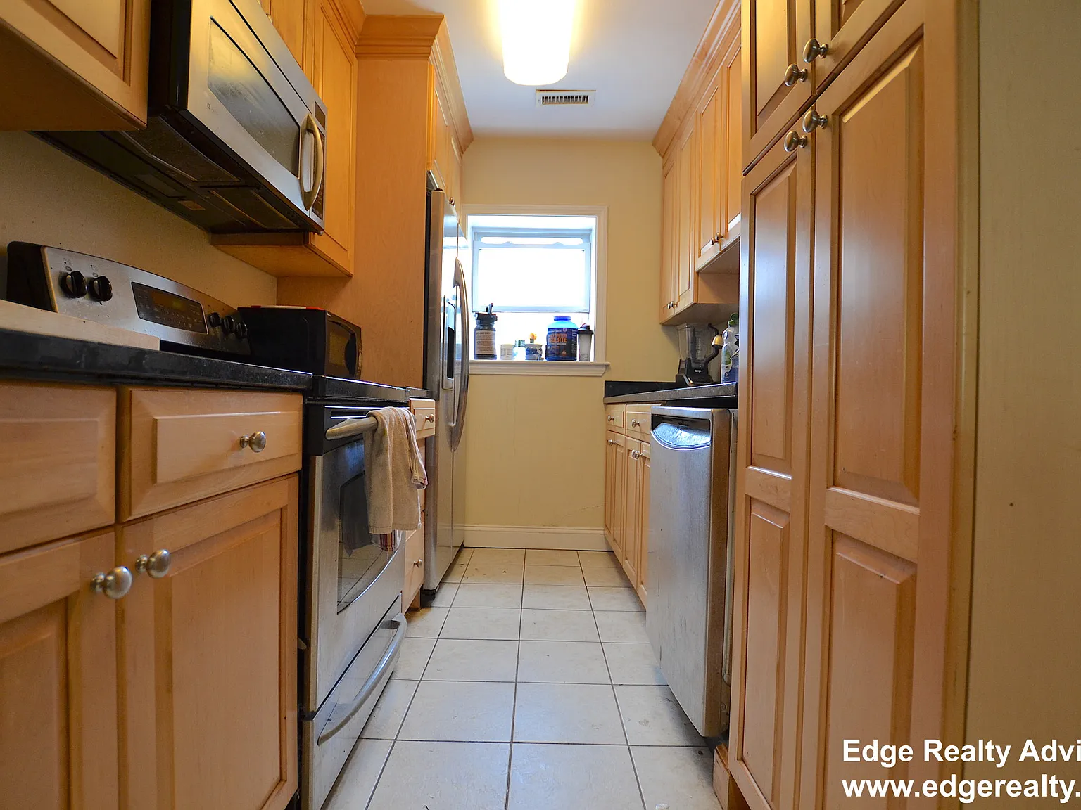 3 bed, 1053 sqft, $3,200 — Photo 1