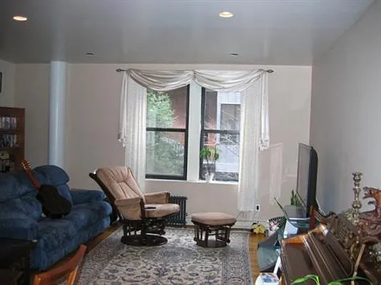 Rented by Ronda Savoy Realty | media 49