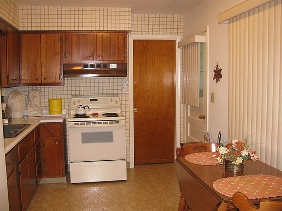 2nd image of 340 Schnebelt St