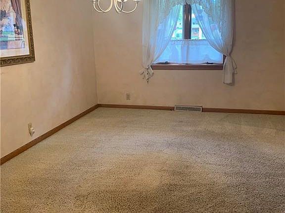 3rd image of 1233 Woodbriar Dr