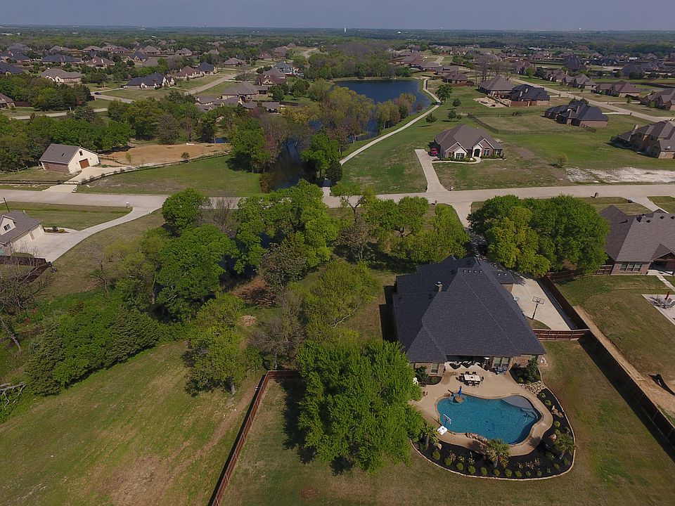 Beautiful Estate on 1.82 Ac