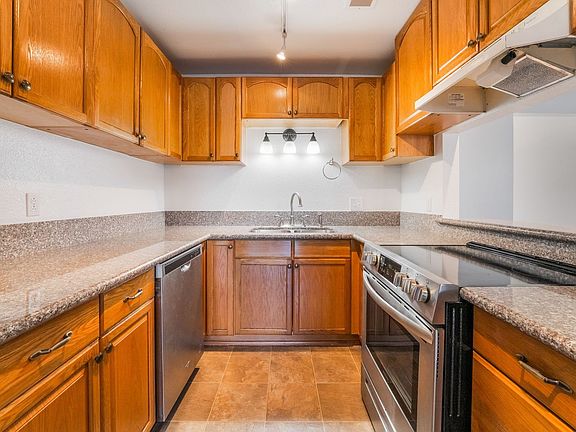 4th image of 1024 Willow Tree Dr Unit A