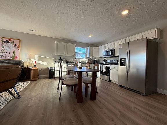 5th image of 210 Taylor Dr