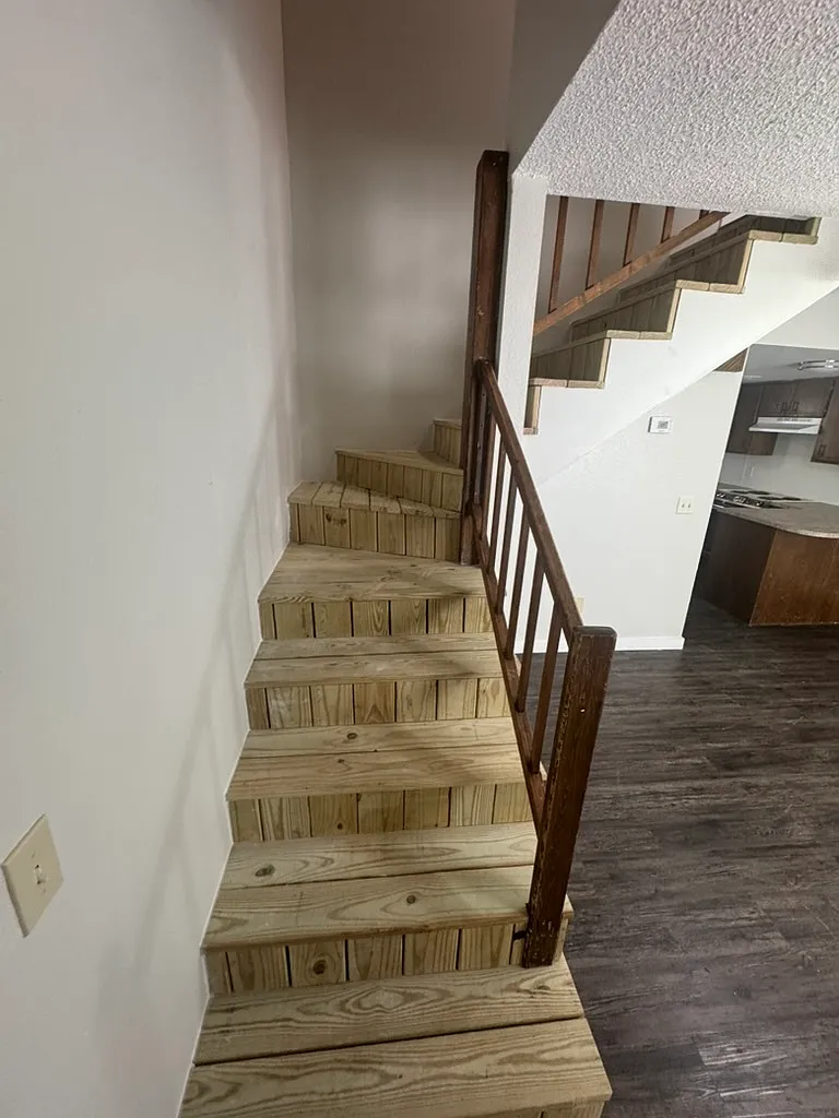 305 W Pleasant Valley Rd — Photo 1