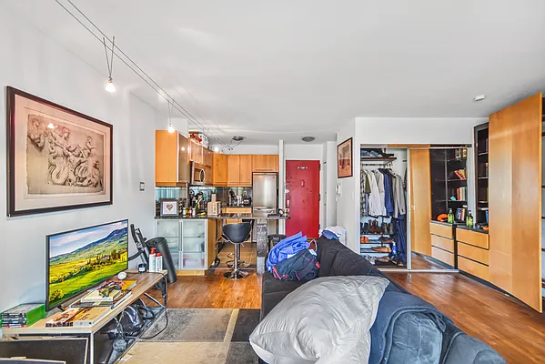 Rented by Compass | media 12