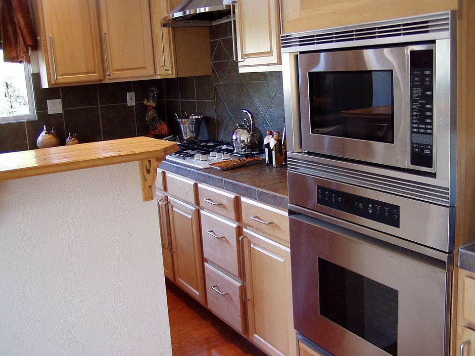 2nd image of 1024 55th St