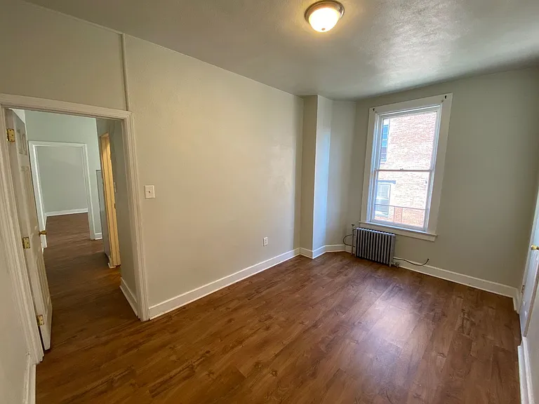 120 N George St — Photo 8