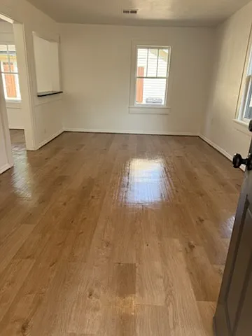 4 bed, 1374 sqft, $1,550 — Photo 2