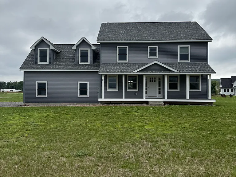 100 N Maple St — Photo 1