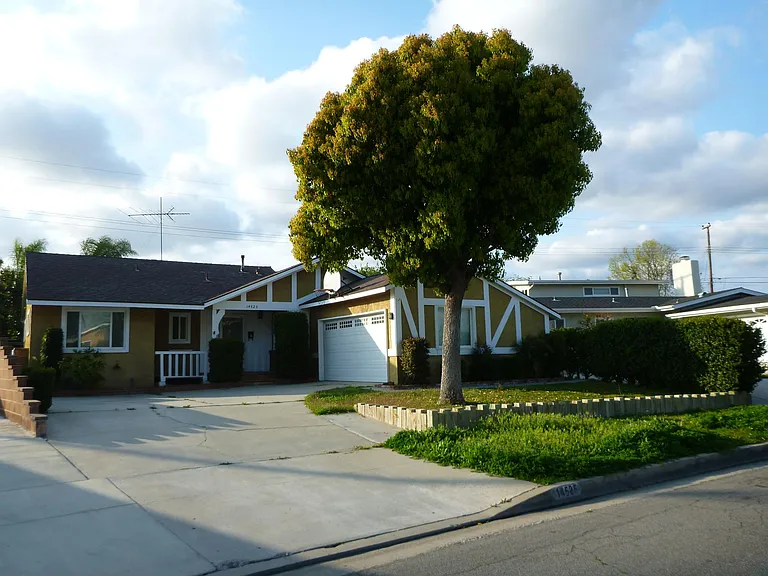 14525 Greenworth Dr — Photo 14