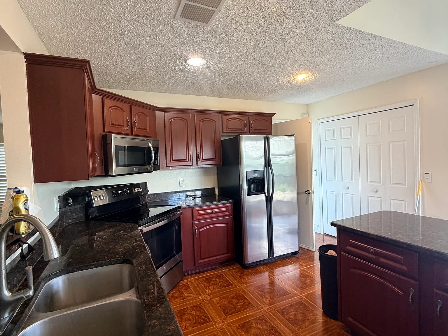 3 bed, 1425 sqft, $2,750 — Photo 3