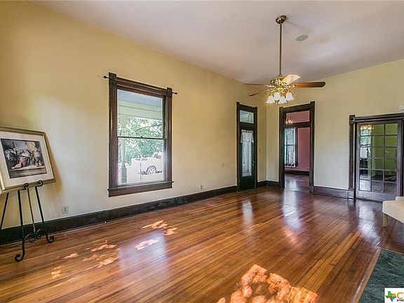 2nd image of 116 E 10th Ave