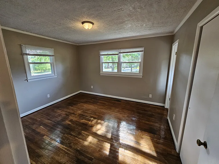 237 N Maple Ave — Photo 6