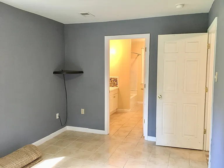 606 N Maple St — Photo 13