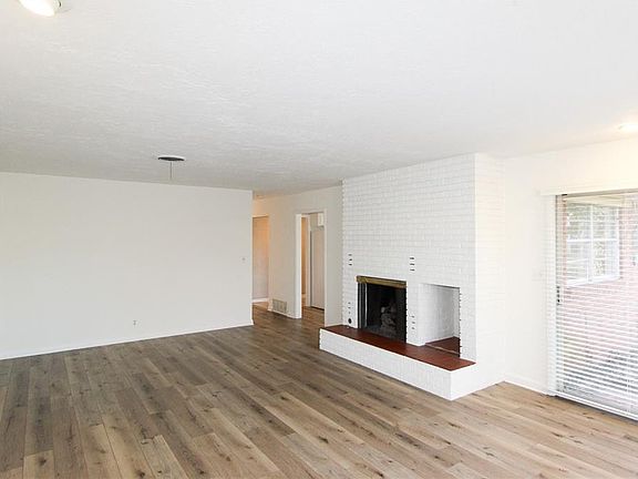 5th image of 1715 Oakwood Dr