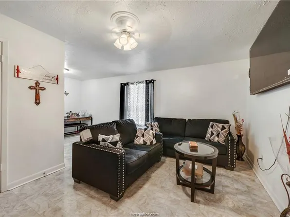 1526 Pine Ridge Dr, College Station, TX