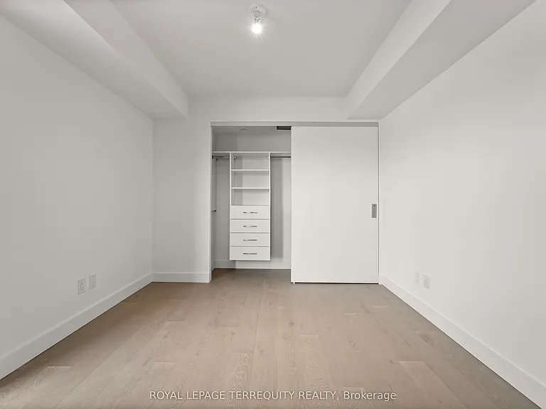 160 Kingsway Cres #213 — Photo 12