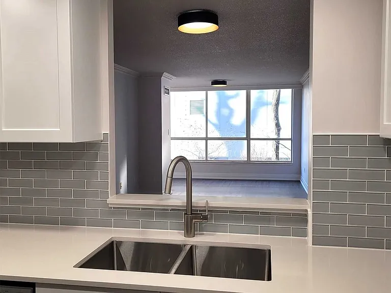 225 Davenport Rd #204 — Photo 6