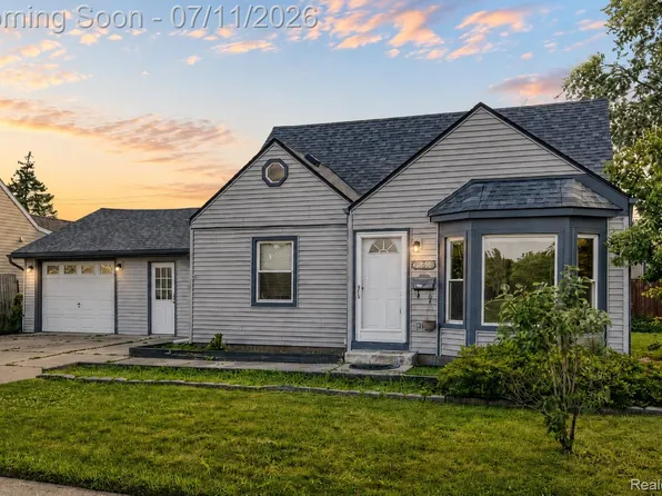 27860 Blum St, Roseville, MI 48066