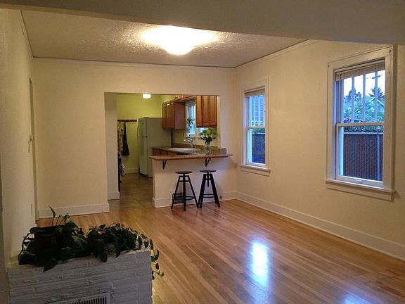 Dining room.