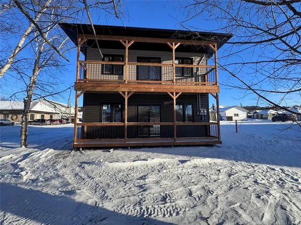369 Victoria St, Edmundston, NB E3V 2K1