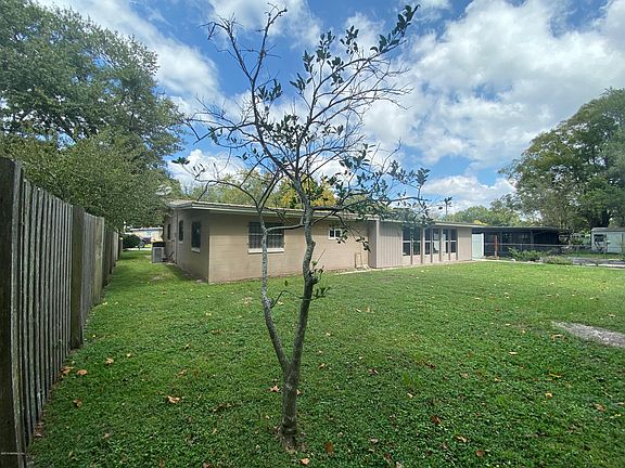 3rd image of 7584 Sharbeth Dr S