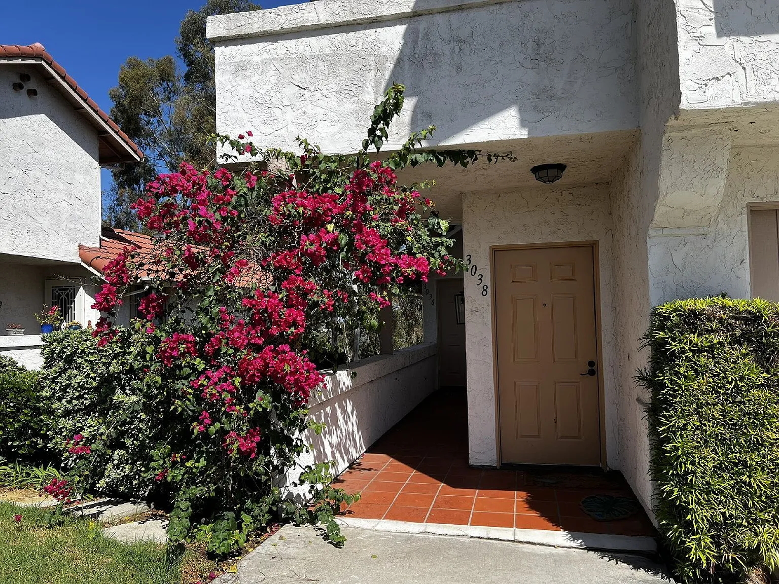 3 bed, 2.5 bath, 1350 sqft, $3,990 — Photo 2