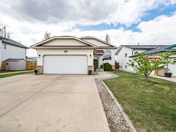 48 E Reichley St, Red Deer, AB T4P 3S3