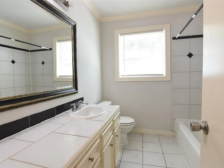 613 Pacific St #1 — Photo 8